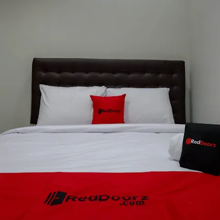 RedDoorz @ Jalan Kartini Semarang-3